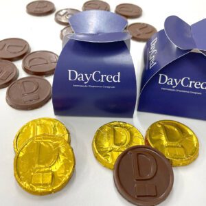 Caixa dobrável personalizada + moeda com logotipo em relevo
